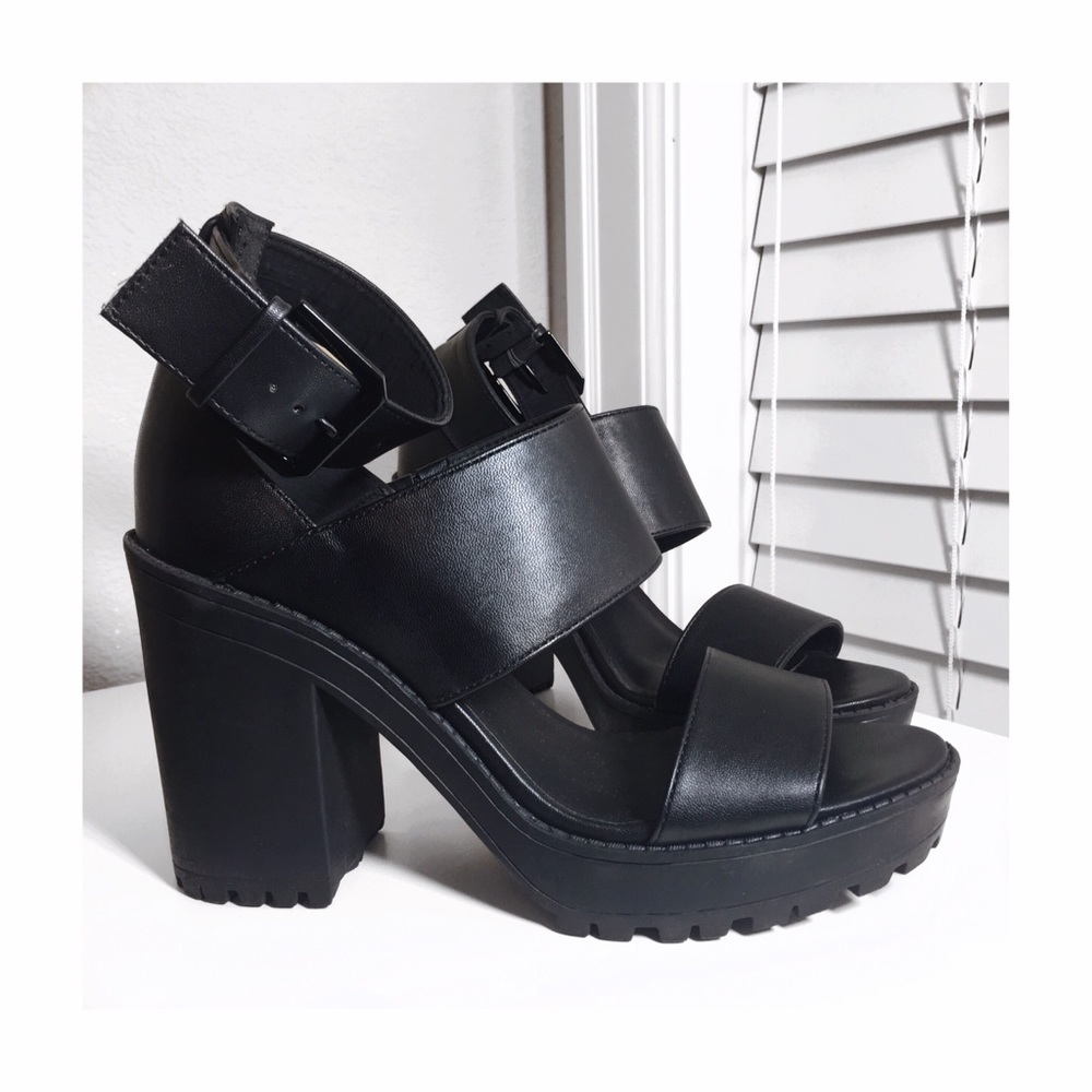 Chunky heels sandals